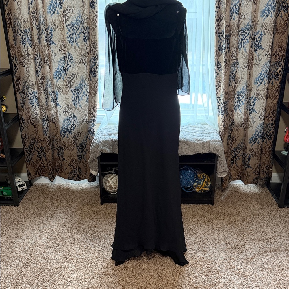 Betsy & Adam Black Sleeveless Gown